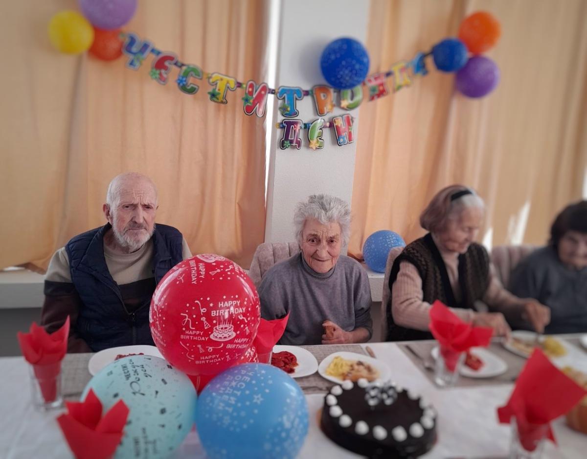 БРАТ И СЕСТРА СЕ СЪБРАХА ЗАЕДНО СЛЕД ПОВЕЧЕ ОТ 20 ГОДИНИ